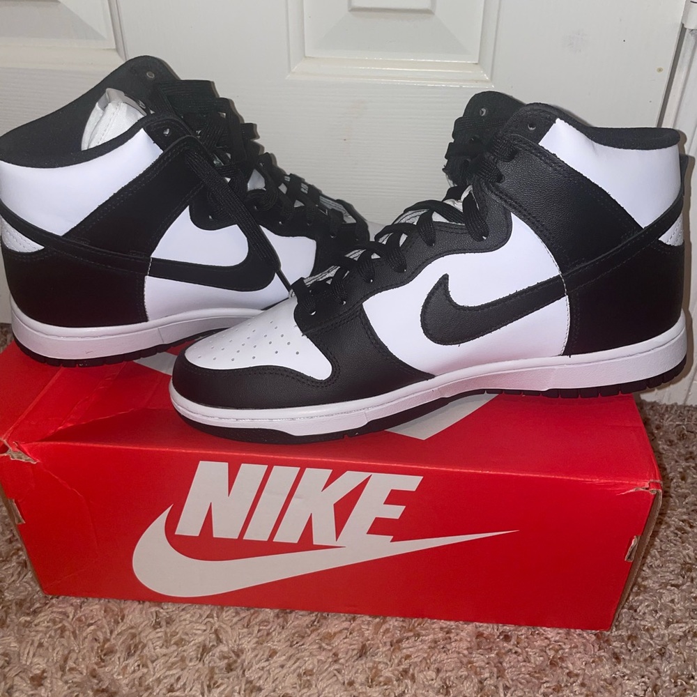 Nike Panda Dunks
